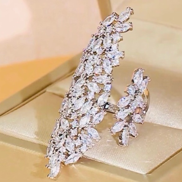 ✨✨✨Marquise Open Leaf Ring✨✨✨ - Picture 4 of 5